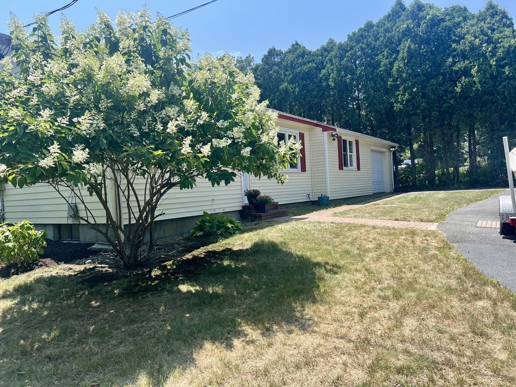 23 Lakeside Ave