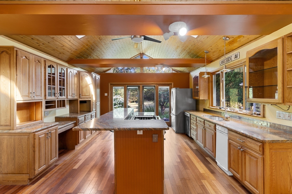 23 Lakeside Ave