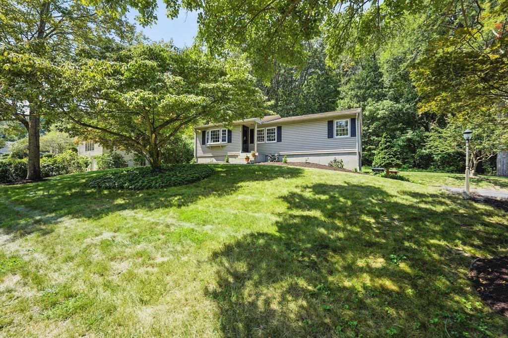 12 Coachman Ln