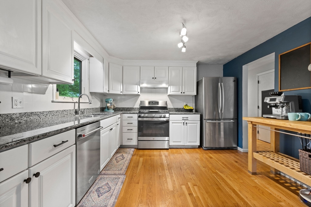 93 Cedar Rd N