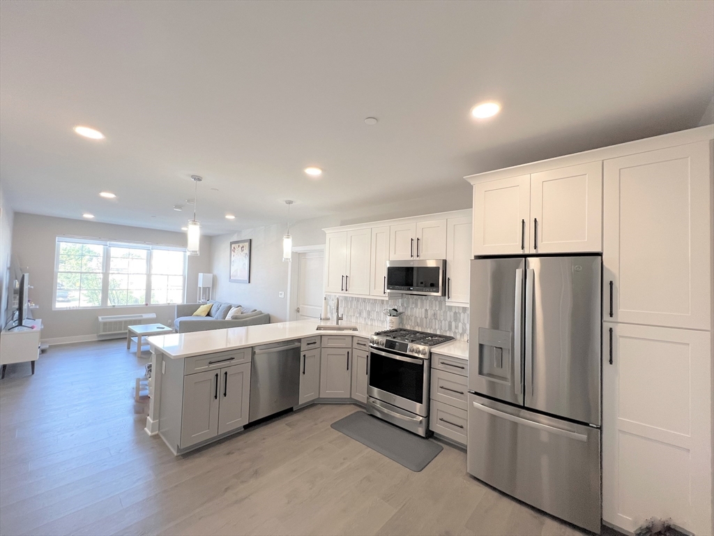 511 Hancock St 207