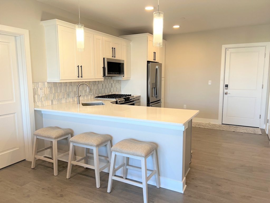 511 Hancock St 207