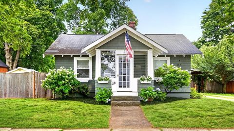 Photo of 38 Miller St, Medfield, MA 02052 (MLS # 73553105)