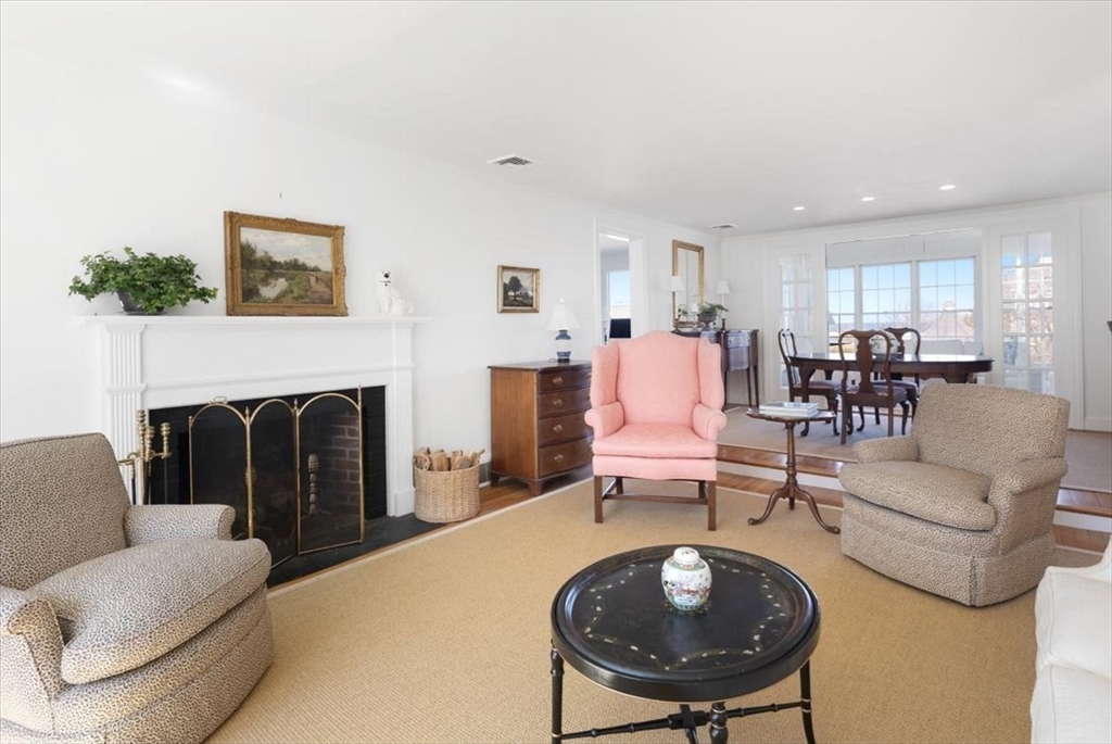 345 Forest Ave