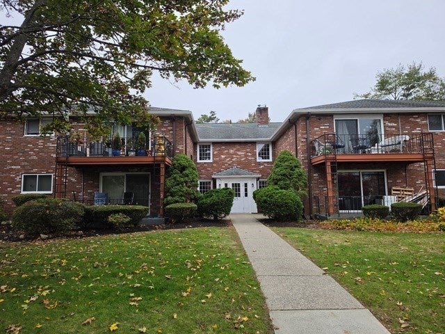 65 Fountain Ln