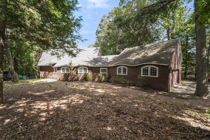 Photo 1 of 23 — 136 Dudley Rd, Newton, MA 02459