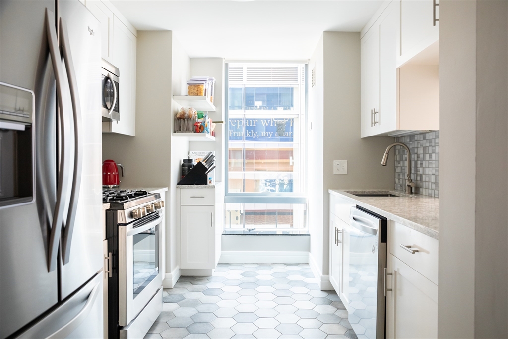3 Avery St 604