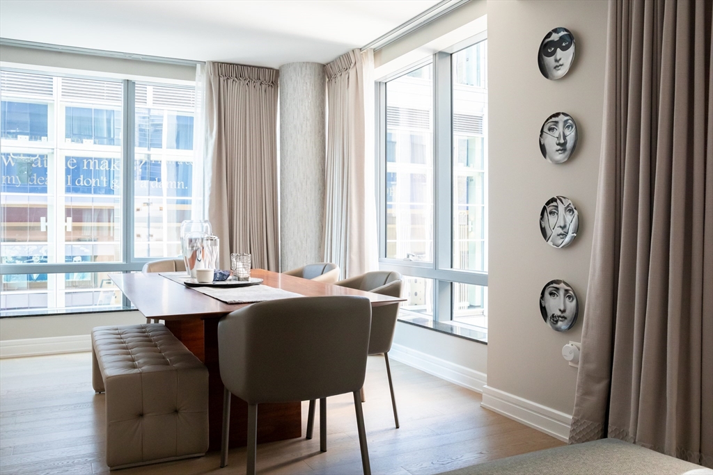 3 Avery St 604