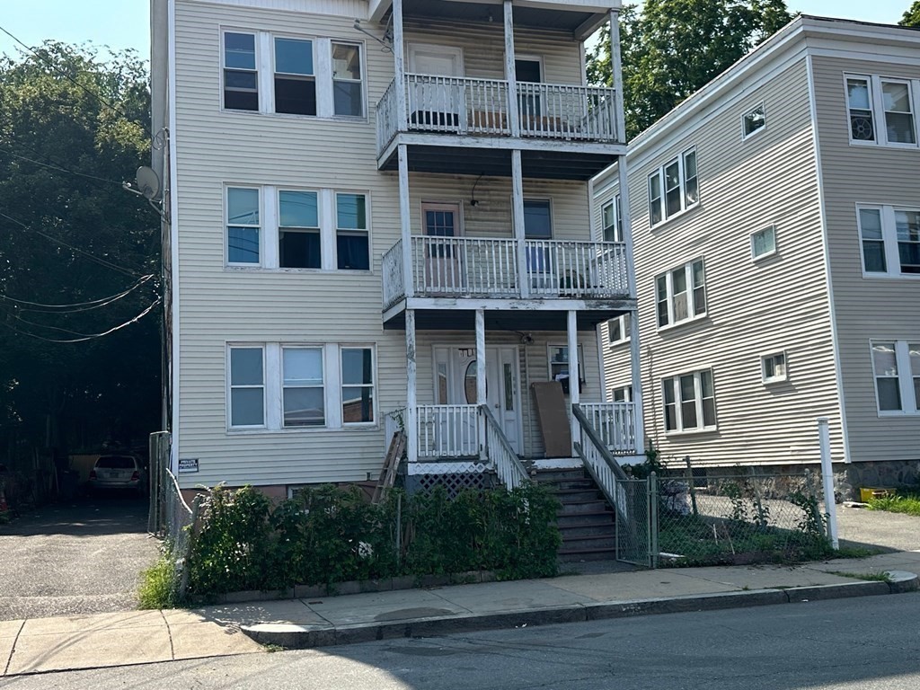 1491 River St