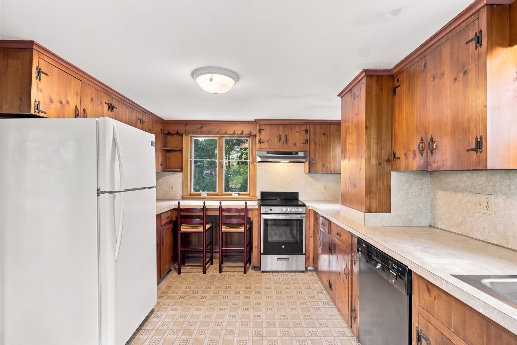 170 Lakeview Ave, Falmouth, MA Photo #10