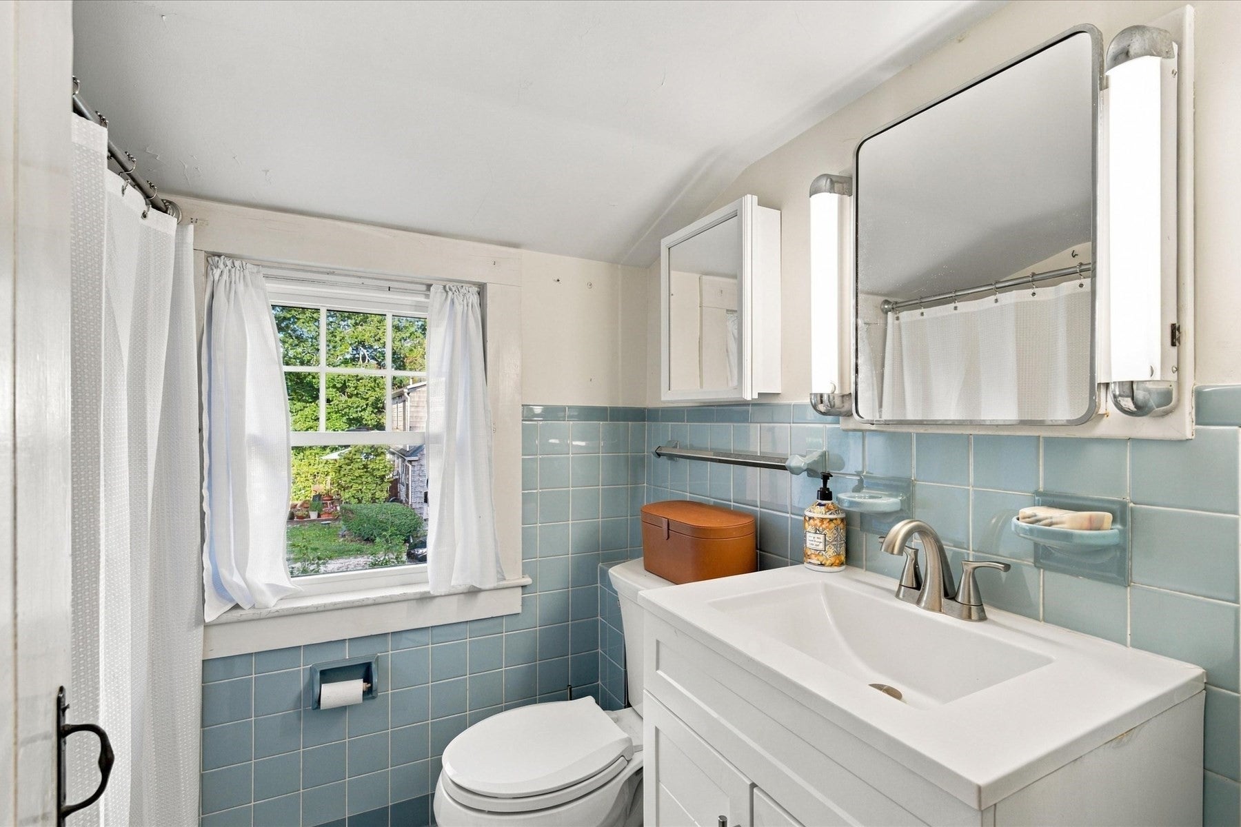 170 Lakeview Ave, Falmouth, MA Photo #16