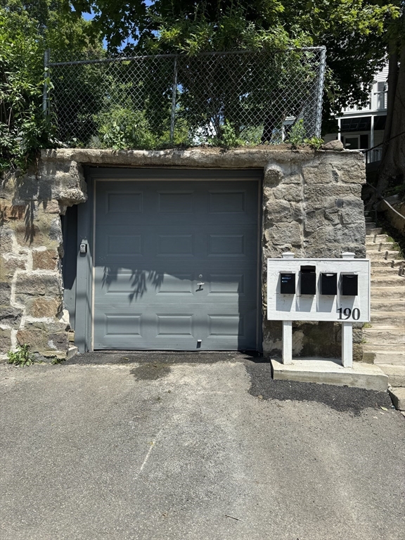 190 Common St