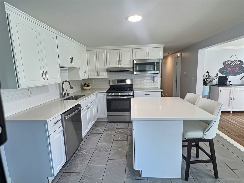 2 Mcfarlin Rd, Carver, MA Photo #5