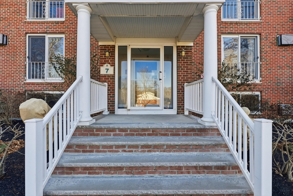 7 Birchwood Pointe 101