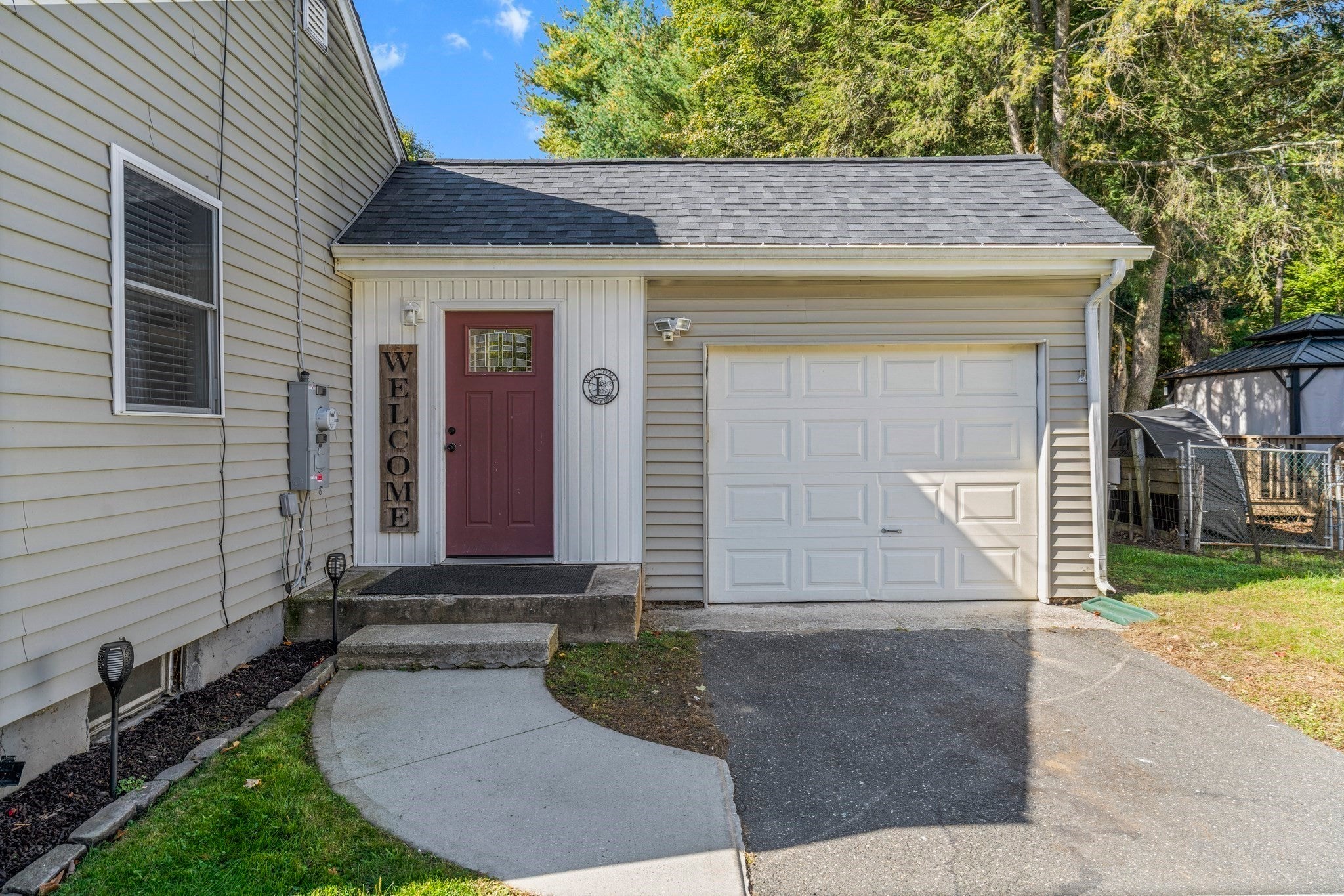 42 Holland Dr, East Longmeadow, MA, 42 Holland Dr, East Longmeadow, MA Photo #2