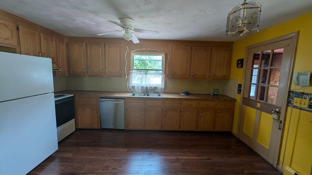 7 Charlotte Dr, Bristol, RI, 7 Charlotte Dr, Bristol, RI Photo #10