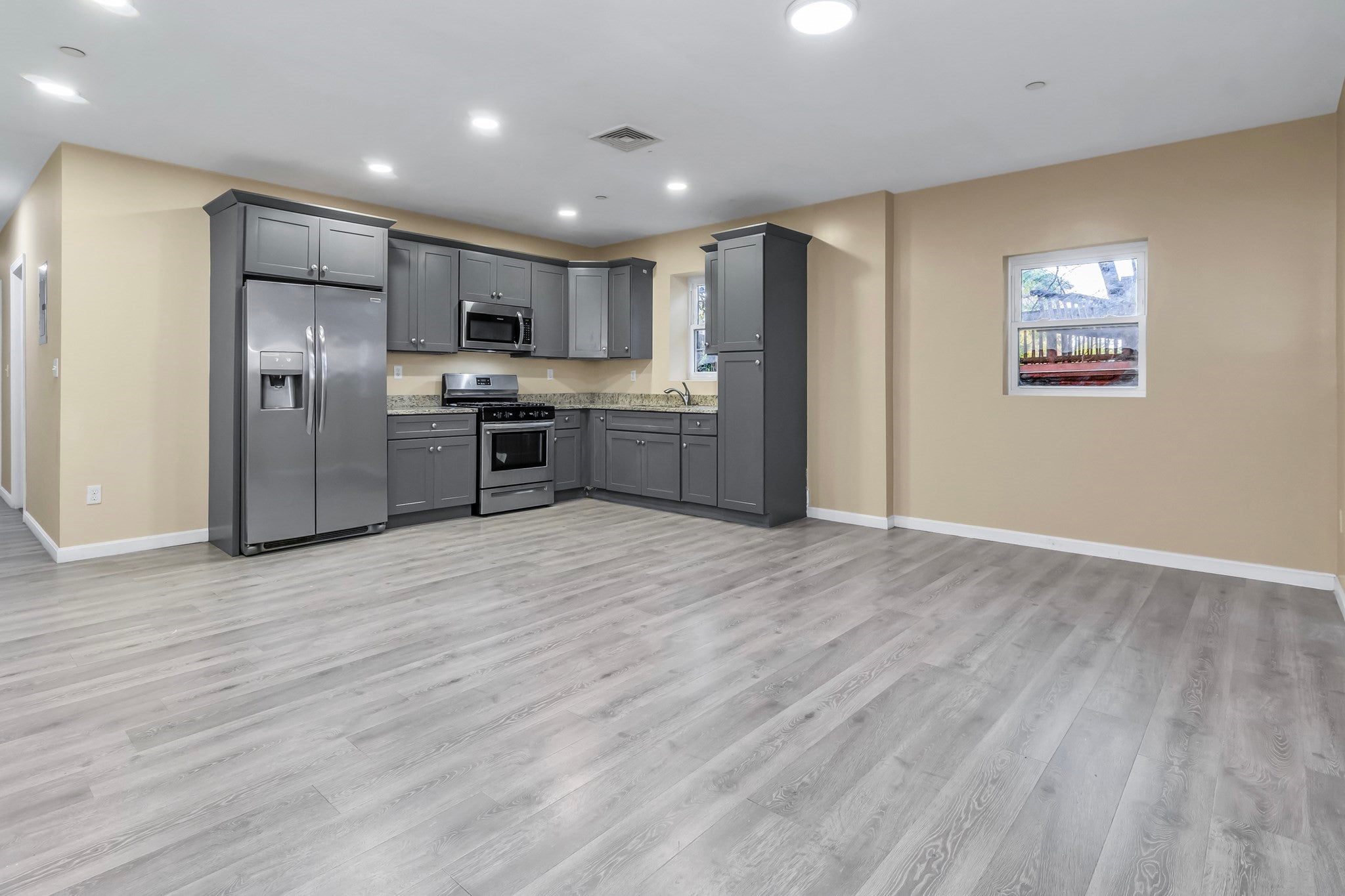 Photo of 202 Broadway, Lawrence, MA