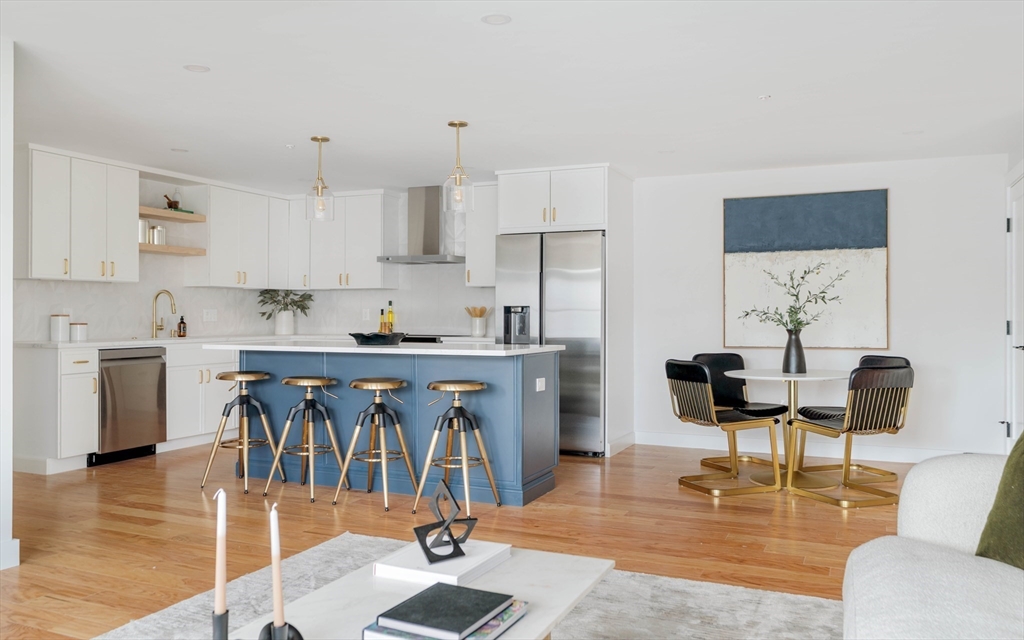 655 Saratoga Street 201