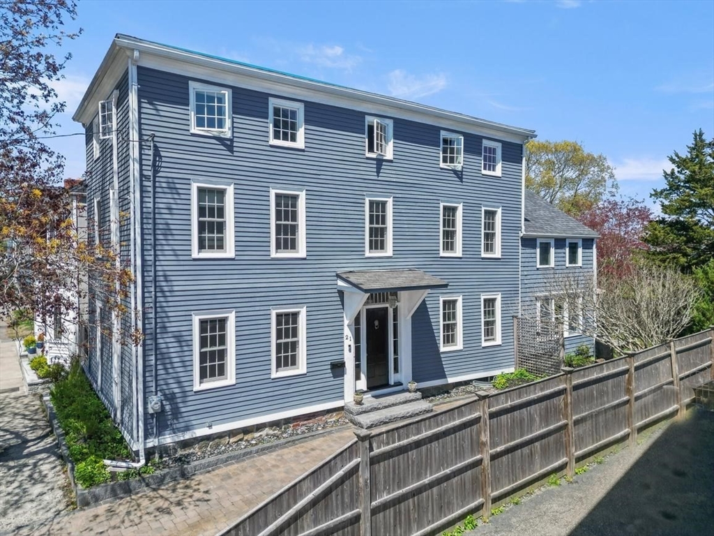 21 Purchase St