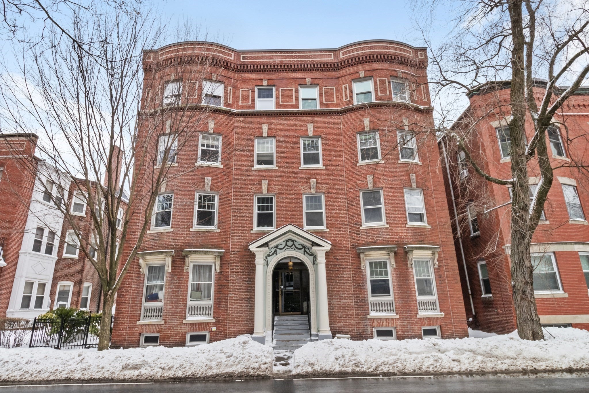 Click for 20 Winchester St #6, Brookline, MA slideshow