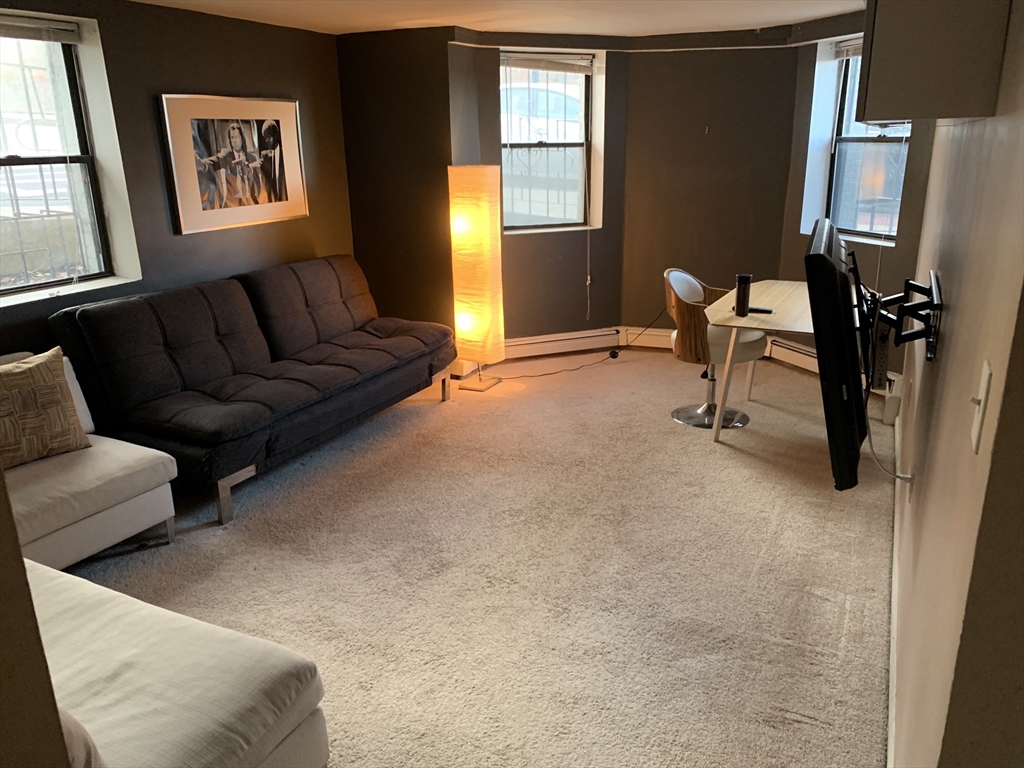 Click for 1486 Commonwealth Ave #1, Boston, MA slideshow