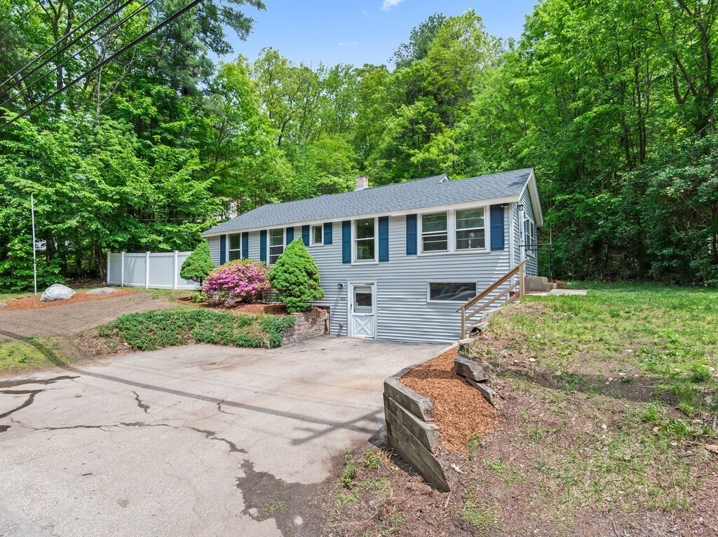 1202 Wachusett St