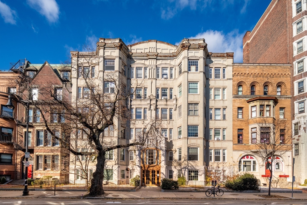Click for 520 Beacon St #4A, Boston, MA slideshow