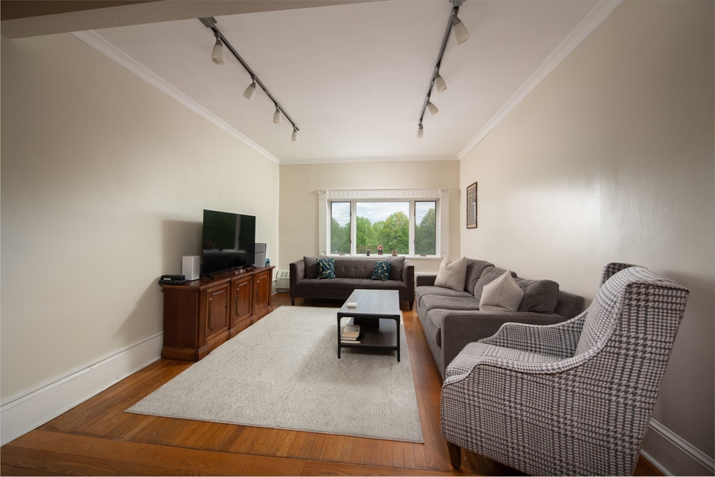 520 Beacon St 4A