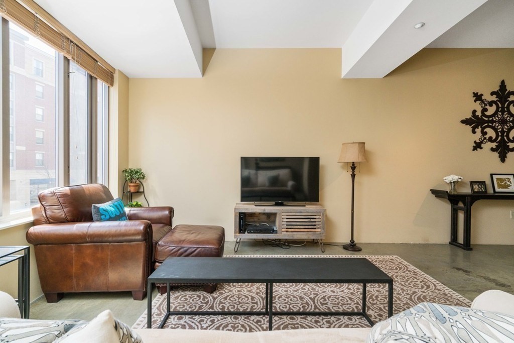 1313 Washington 211