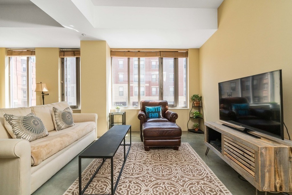 1313 Washington 211