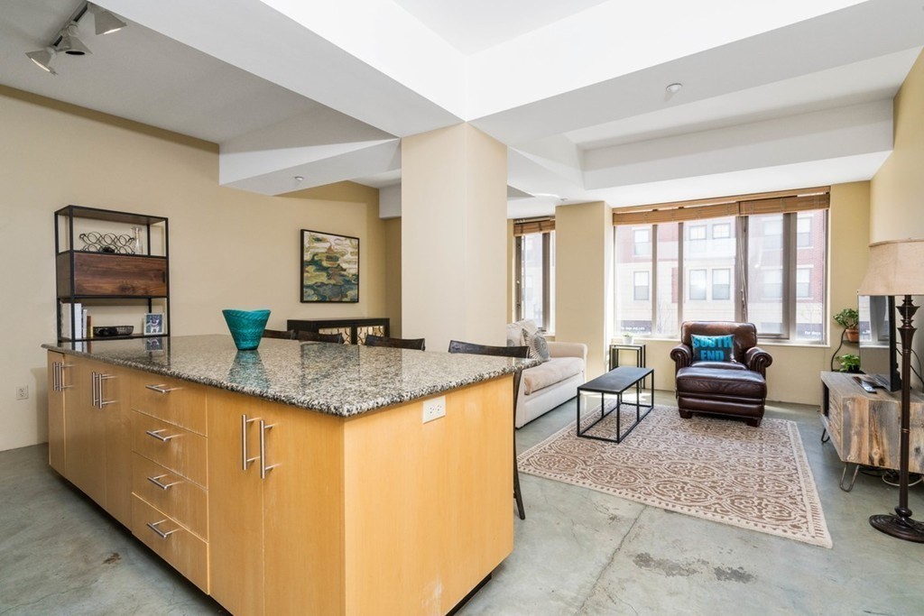 1313 Washington 211