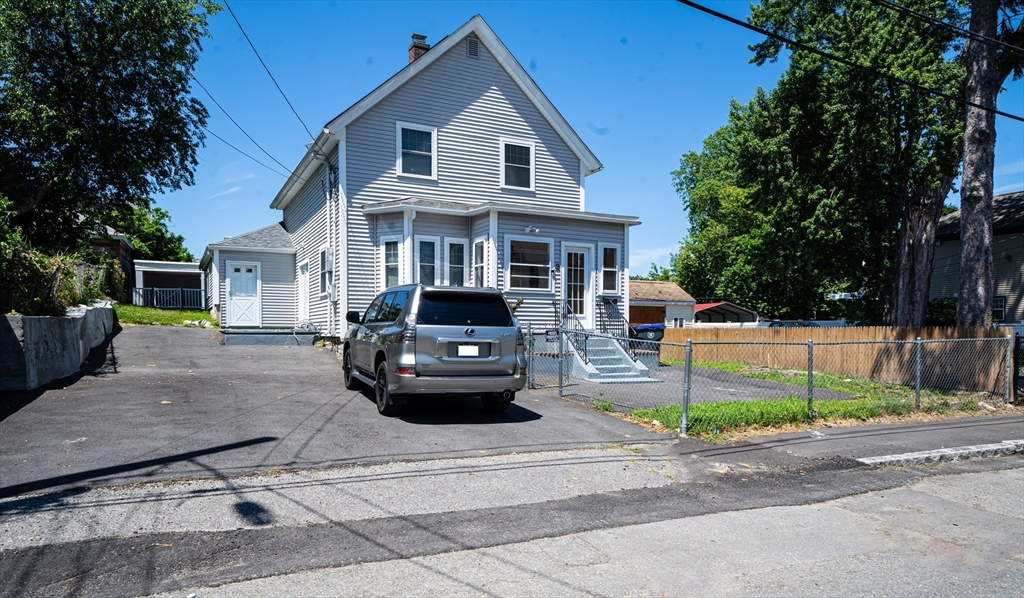Click for 2 Chelmsford Street, Methuen, MA slideshow