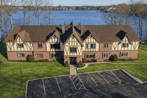 Photo of 18 Royal Lake Dr #3, Braintree, MA 02184 (MLS # 73477957)