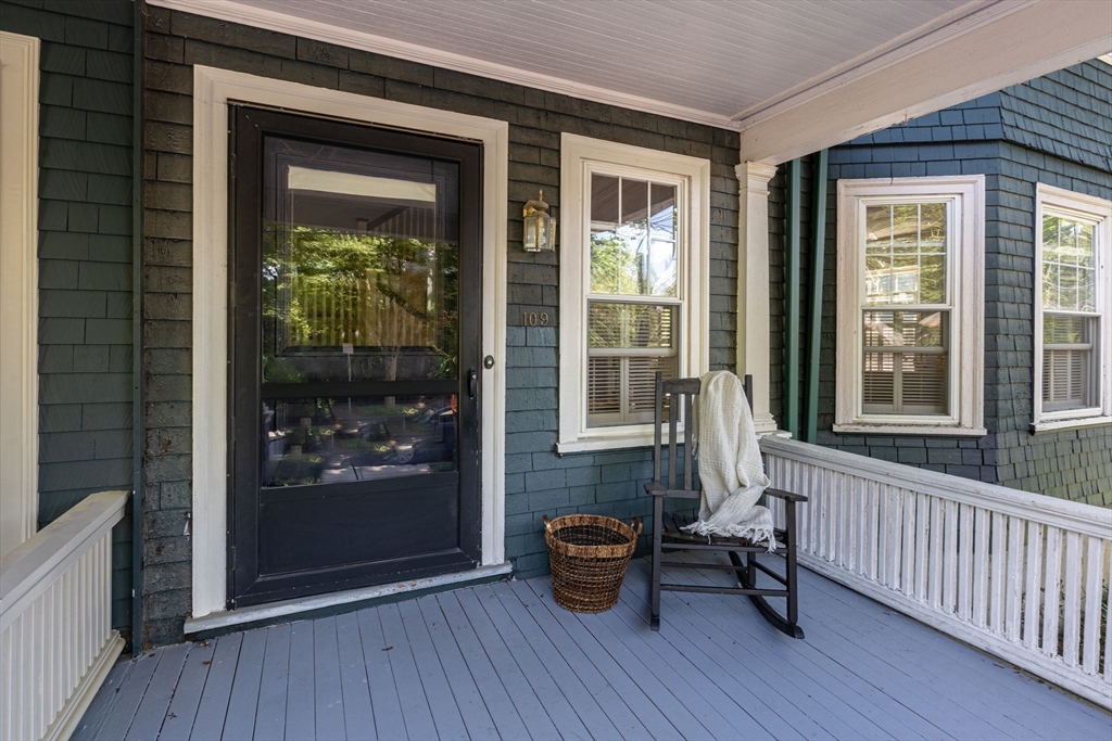 109 Lake View Ave