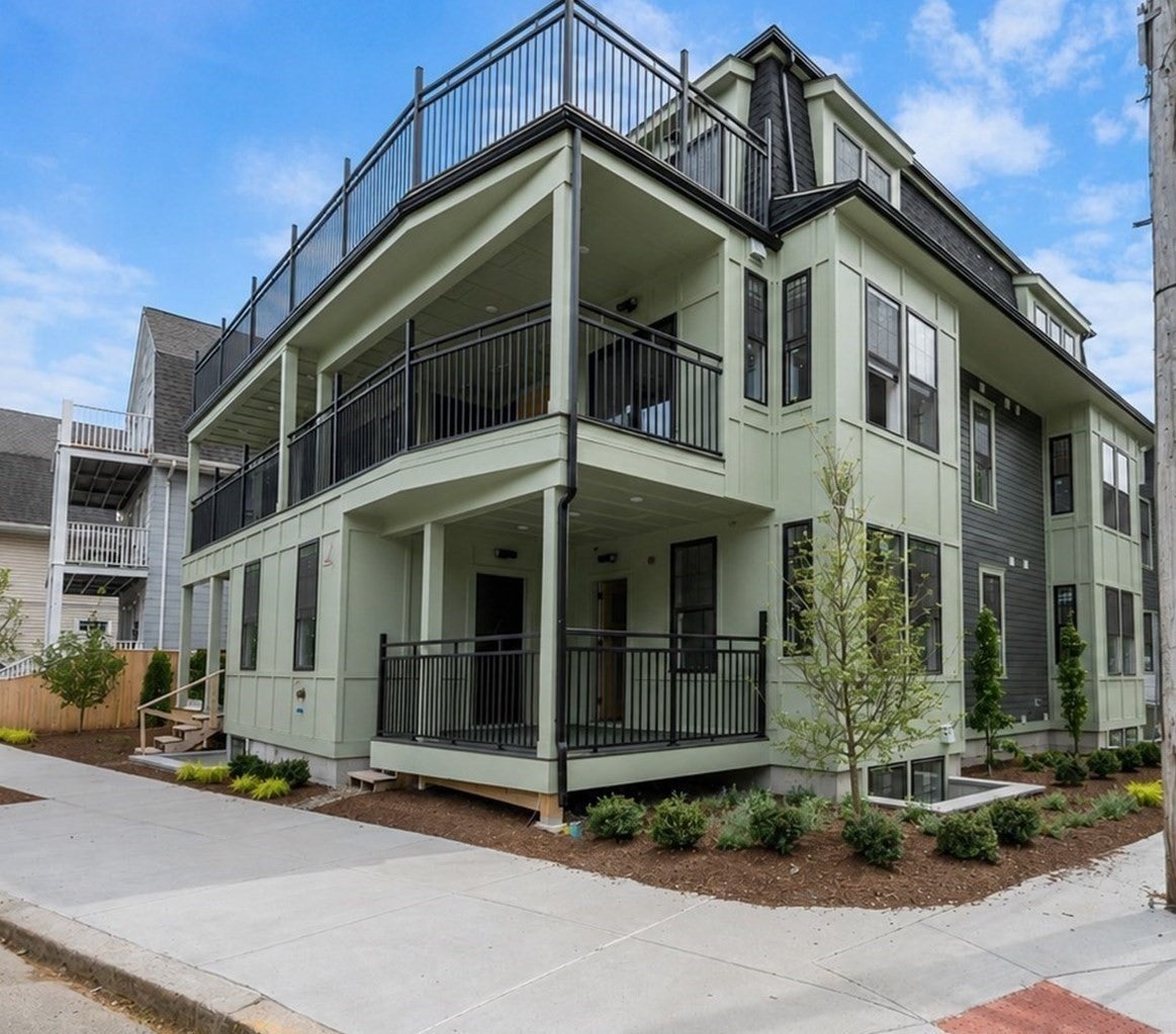 1006A Broadway A