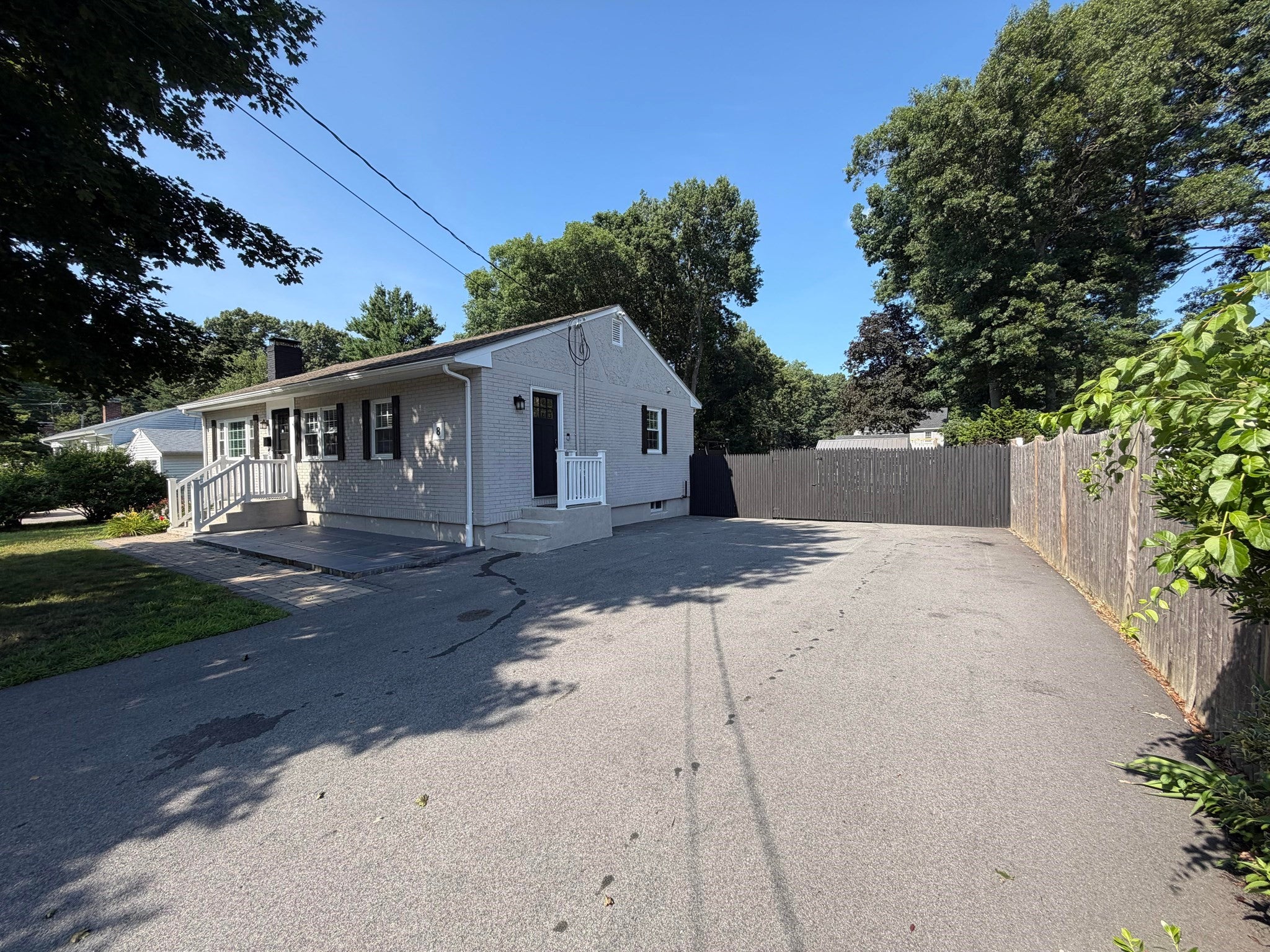 8 Fairbrook Rd