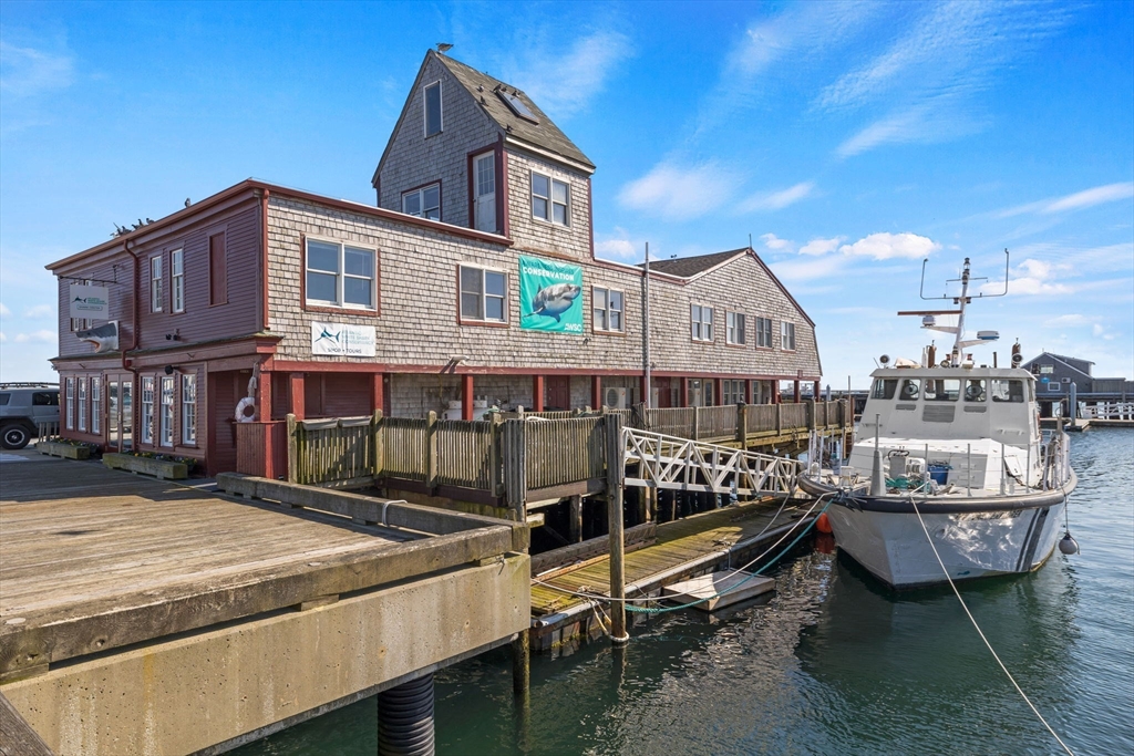 16 Macmillian Pier