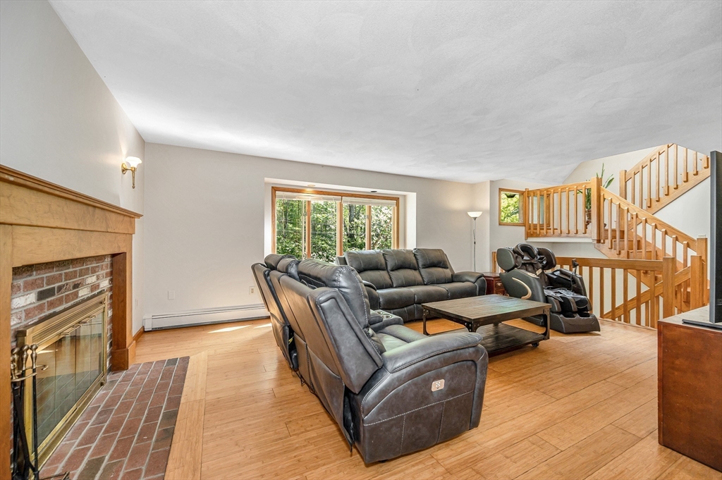 8 Horseshoe Drive