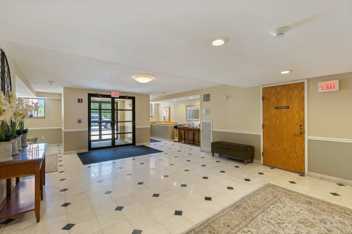 100 Ledgewood Dr 410