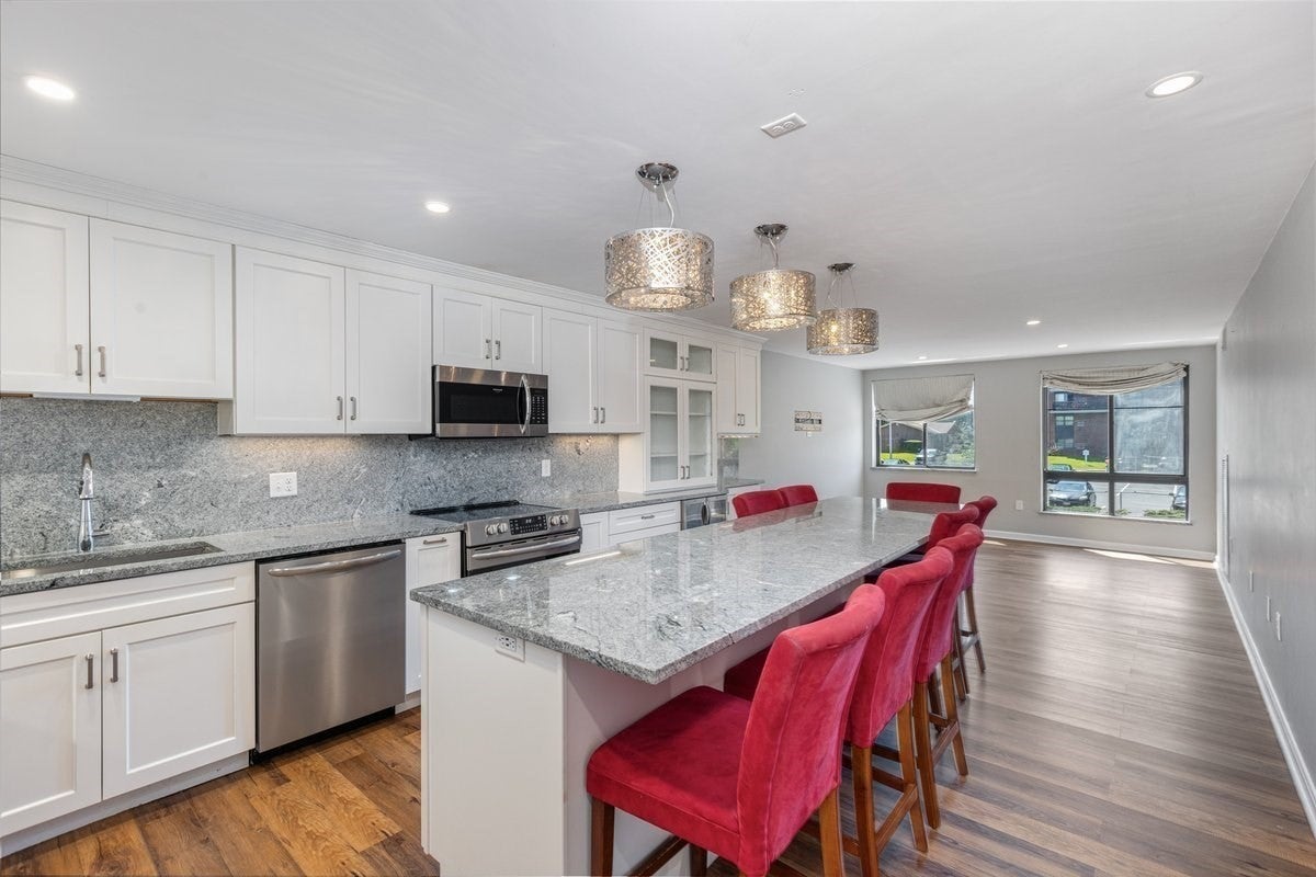 100 Ledgewood Dr