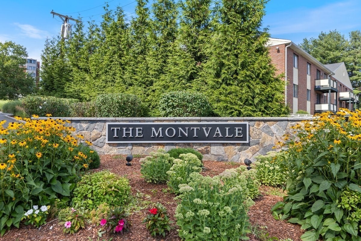 100 Ledgewood Dr 410, Stoneham MA 02180