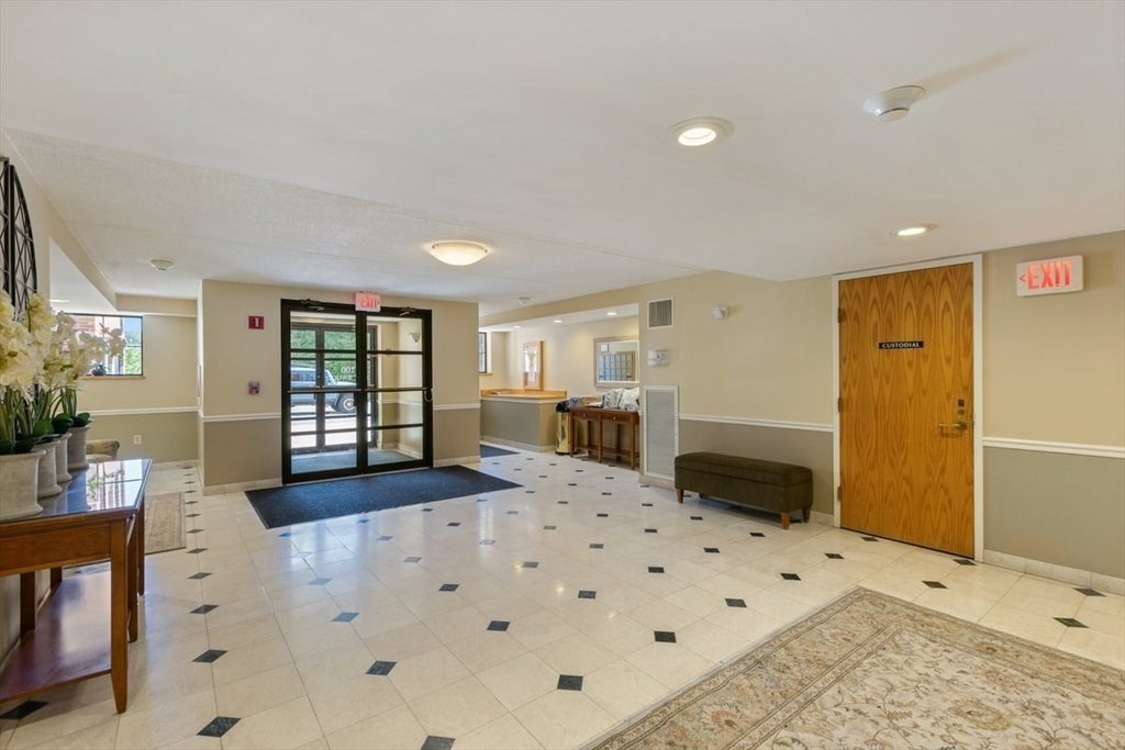 100 Ledgewood Dr 410