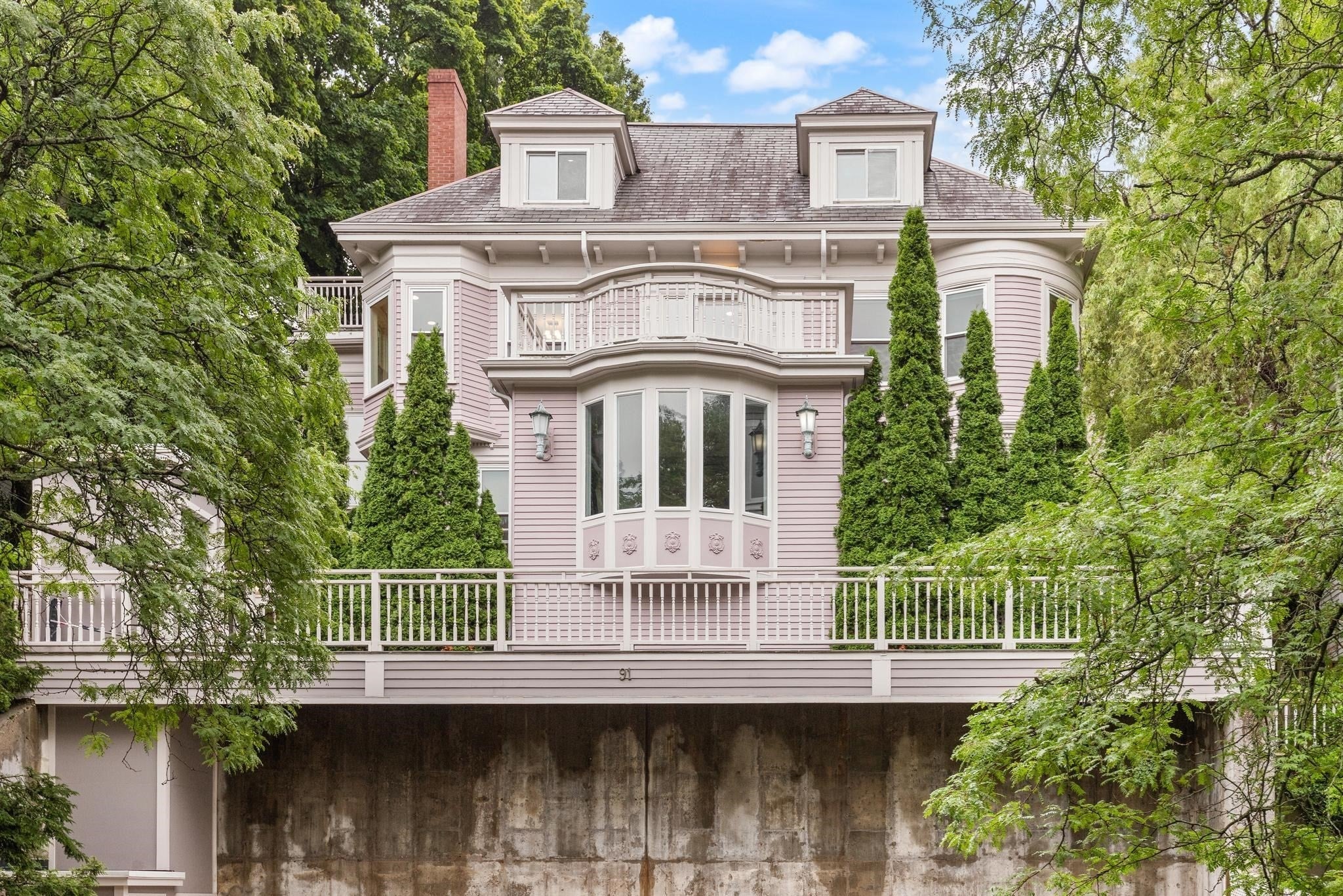91 University Rd