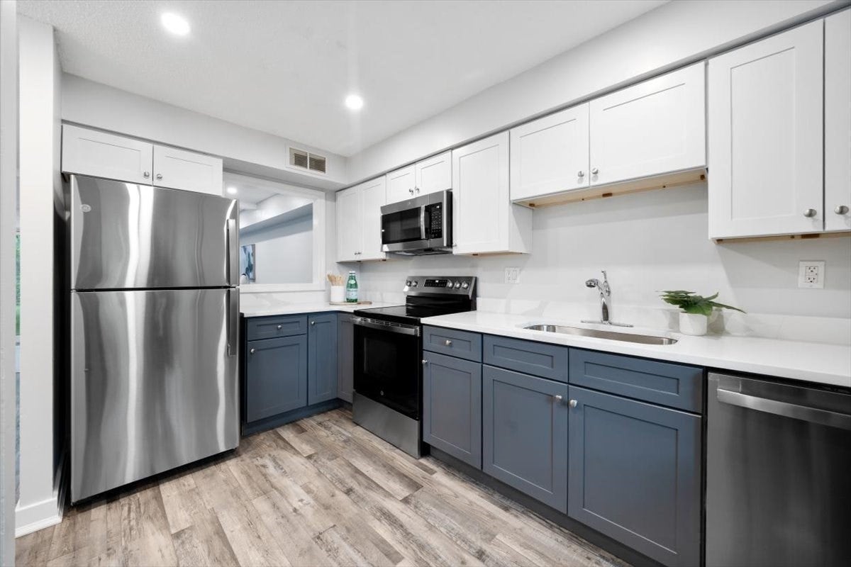 3 Beals Cove Rd #E, Hingham, MA Photo #2