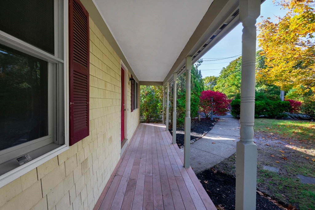 103 Mayflower Ln