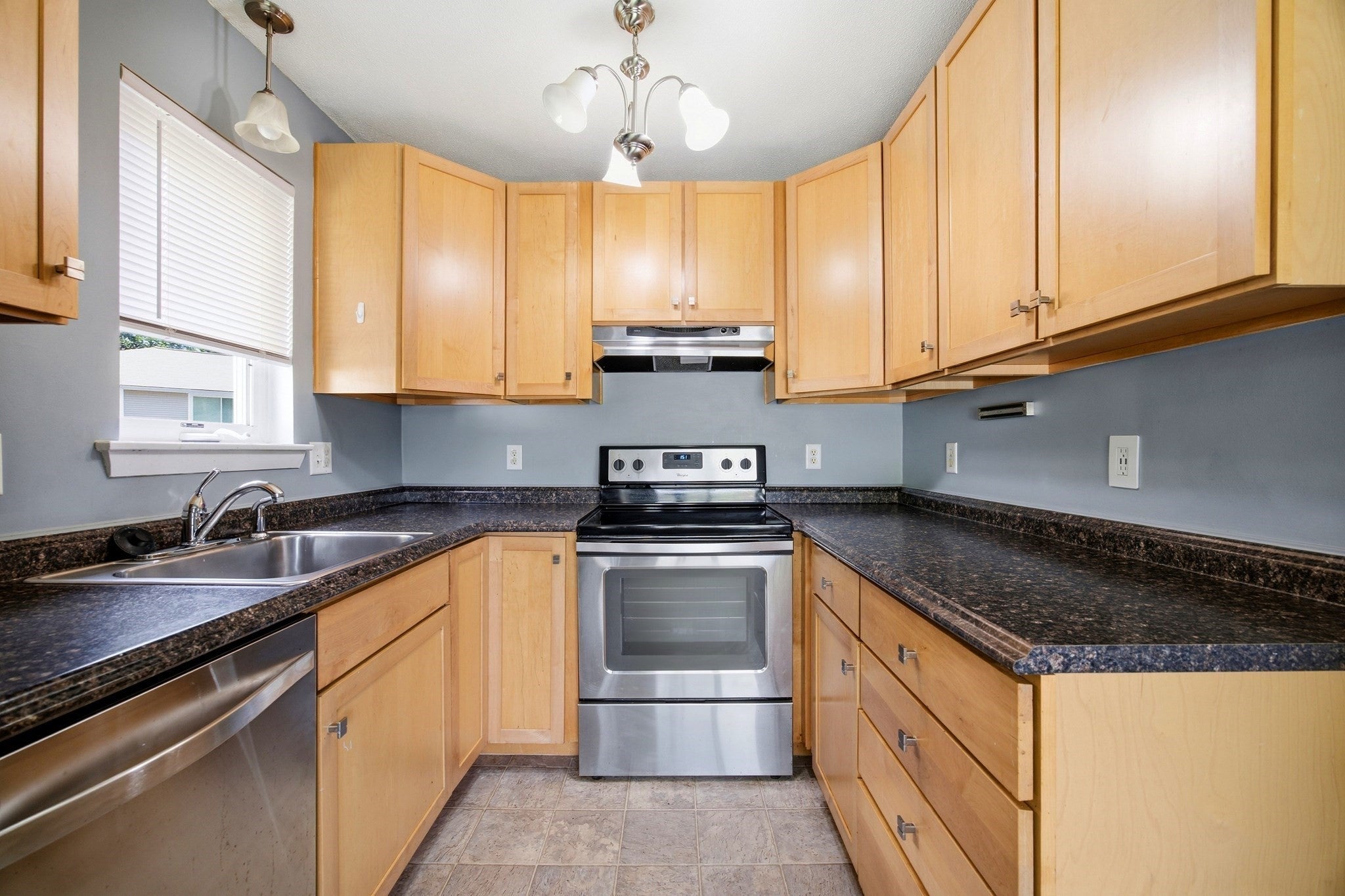 34 Saint Kolbe Dr #C, Holyoke, MA, 34 Saint Kolbe Dr #C, Holyoke, MA Photo #3