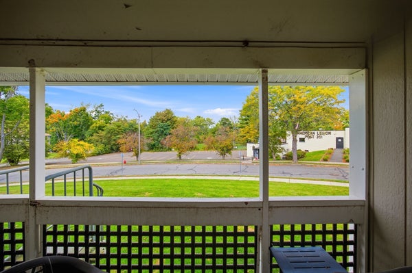 34 SAINT KOLBE DR APT C, HOLYOKE, MA 01040 - Image d1b5f376b3d3003efa8dd952f3082840/487384202