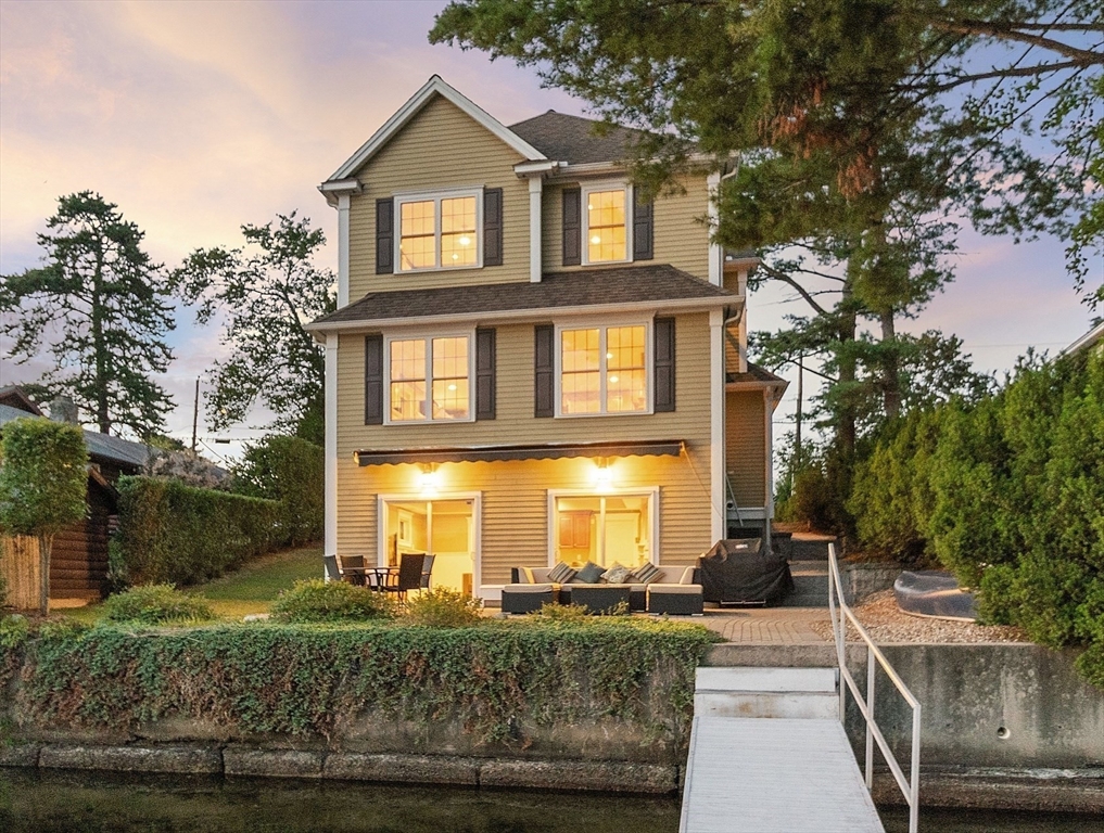 30 Lake Shore Drive North