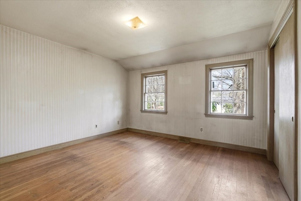 77 Booth Rd