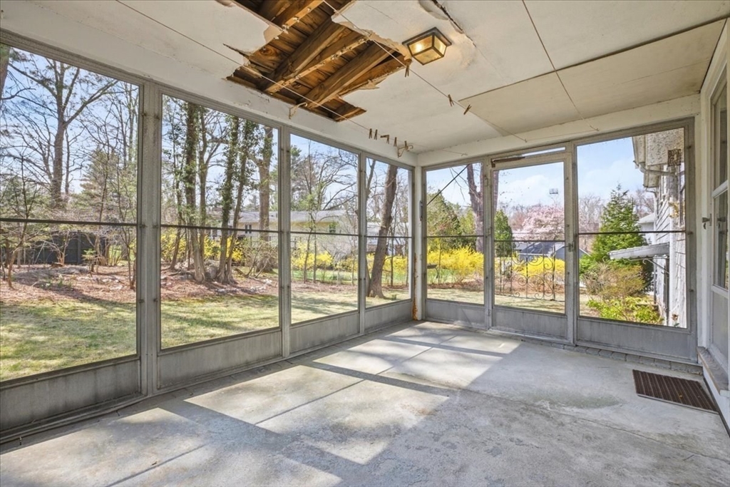 77 Booth Rd